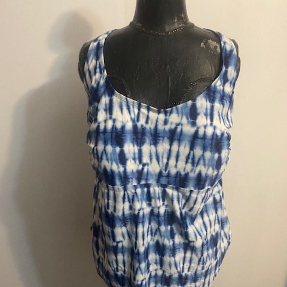 Ava & Viv Blue/White Tie-die Razor Back Tanki swim top, size 24W